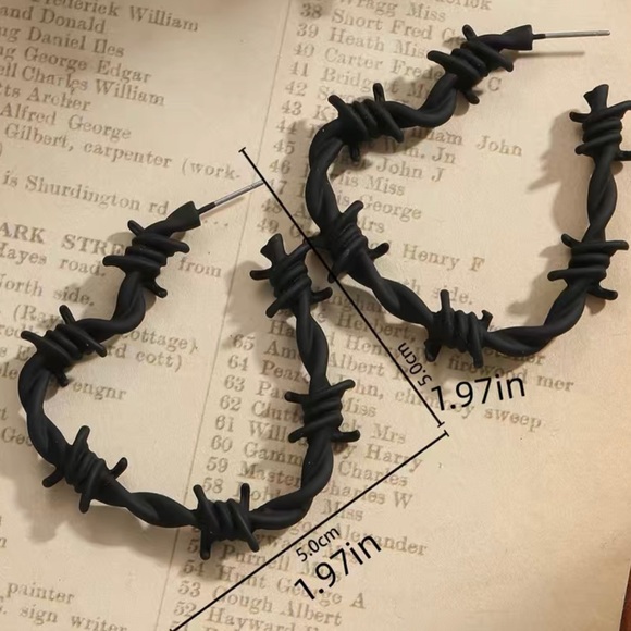 Earring and necklace set. - Picture 3 of 8